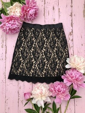 Monteau lace skirt